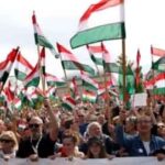 Tömeges tüntetések törtek ki Magyarországon Orbán törvénye ellen