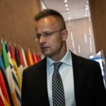 A világ kérdőjelezve? Magyarországon a védelmi miniszter háborúra szólító felhívása botrányt kavart